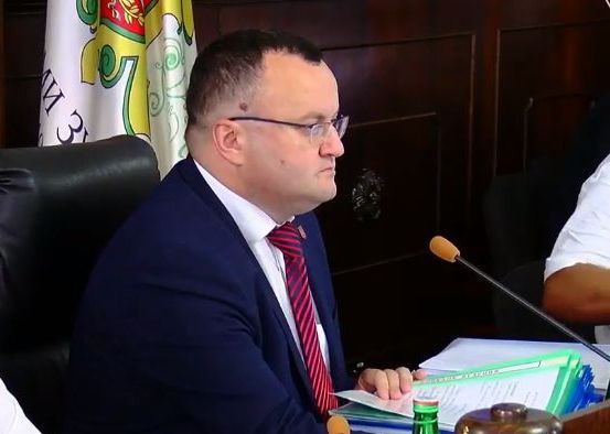 Сесія Чернівецької міськради: мер закликав депутатів “не кидати лайно на вентилятор”