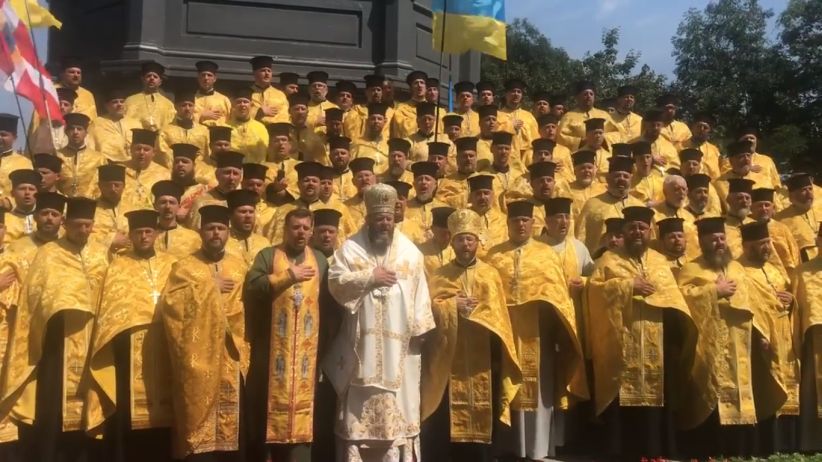 Священики Луцької єпархії УПЦ (КП) виконали гімн України
