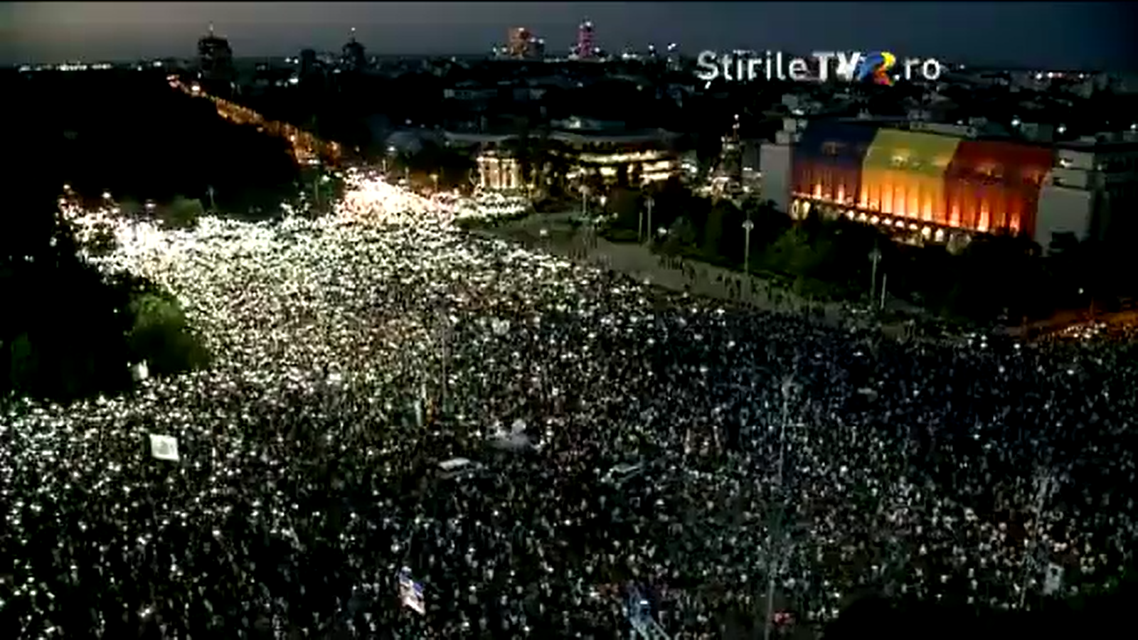 У Бухаресті проходить багатотисячний мітинг. Близько 200 осіб звернулися за допомогою після сутичок демонстрантів з поліцією