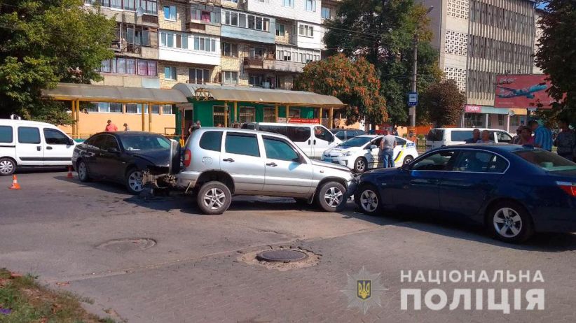 У поліції розповіли про обставини ДТП на Комарова у Чернівцях