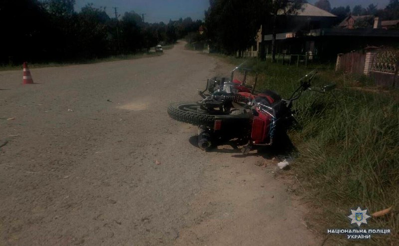 На Буковині п’яний мотоцикліст врізався в автівку