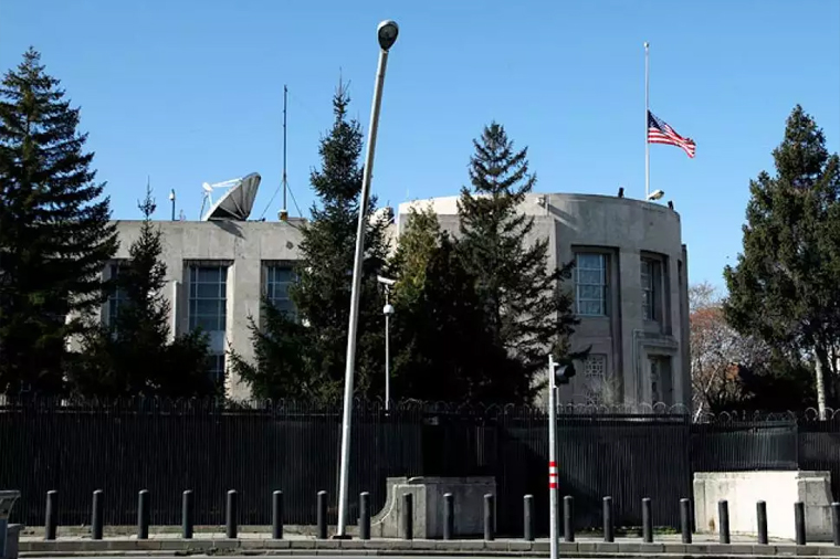 У Туреччині обстріляли посольство США