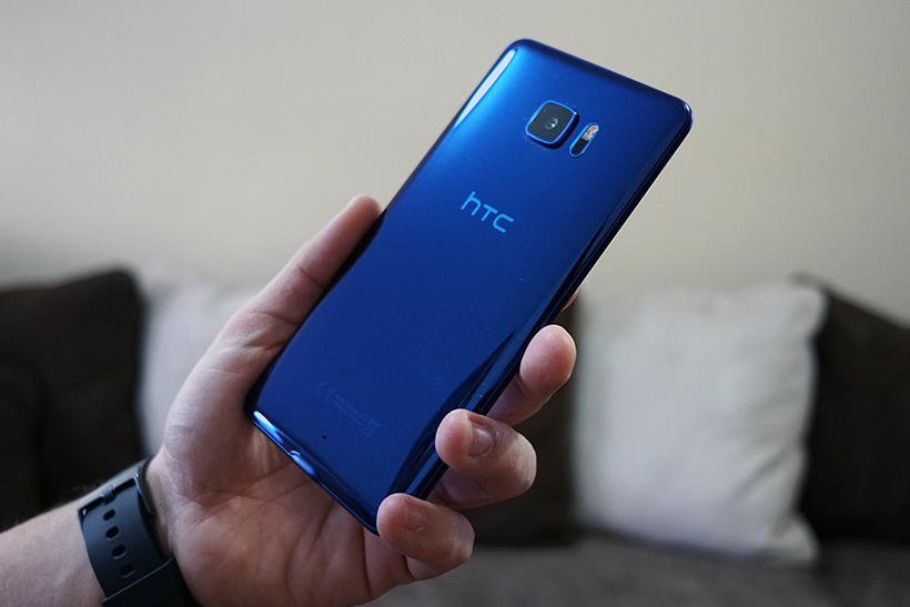 Компанія HTC відмовилася від випуску смартфонів