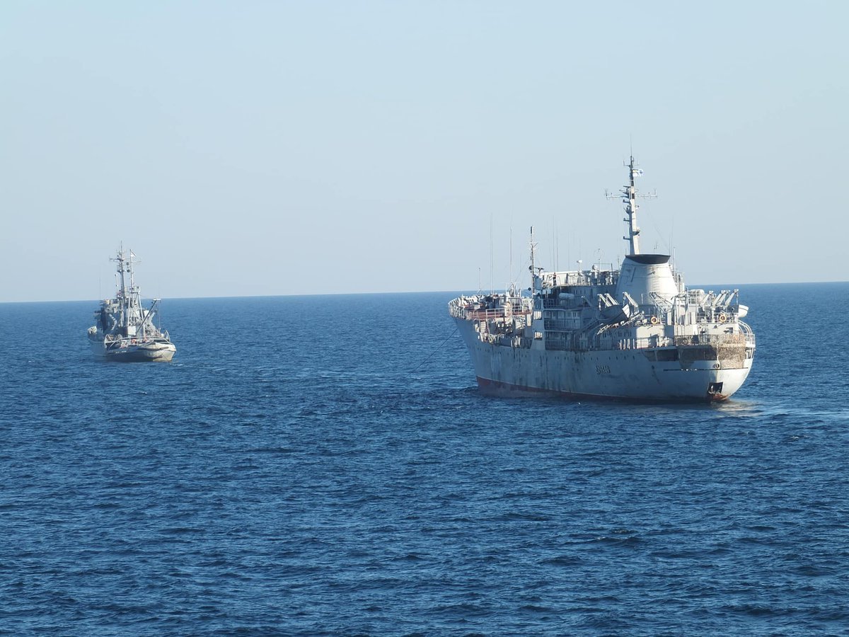 Українські кораблі в супроводі повітряної розвідки США йдуть в Азовське море