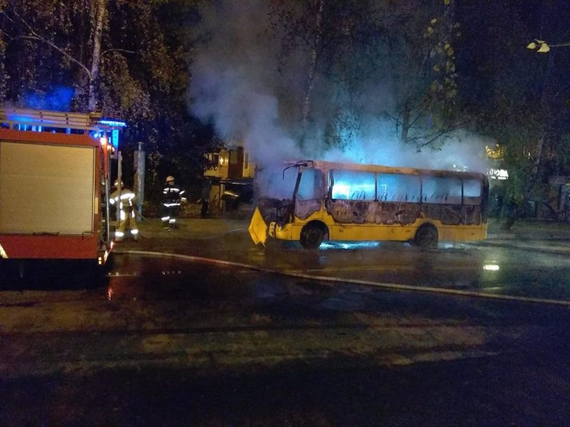 Маршрутка у Чернівцях згоріла через коротке замикання – поліція