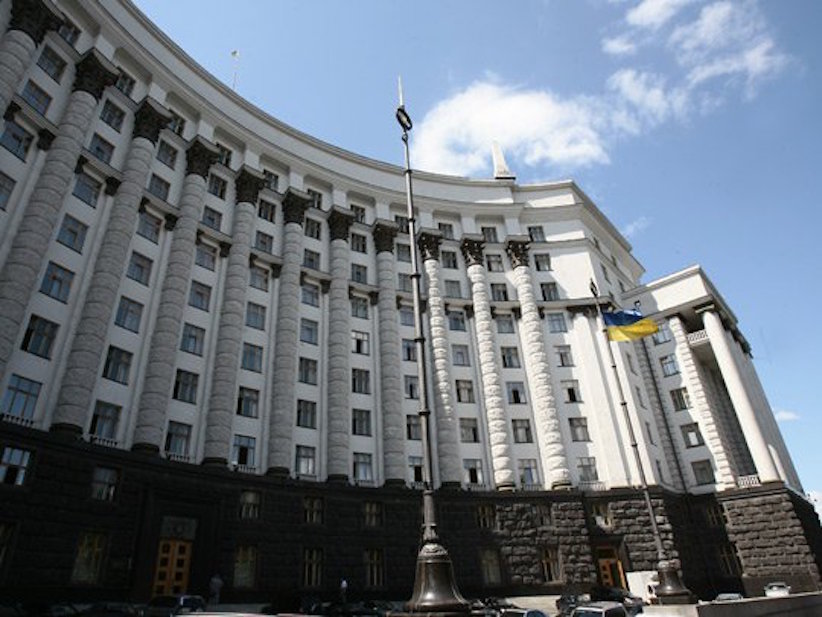 Уряд дозволив продавати імпортні продукти без маркування українською мовою