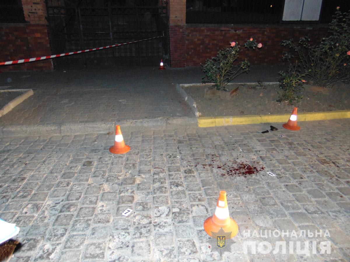 Стрілянина у середмісті Чернівців: постраждали двоє п’яних чоловіків