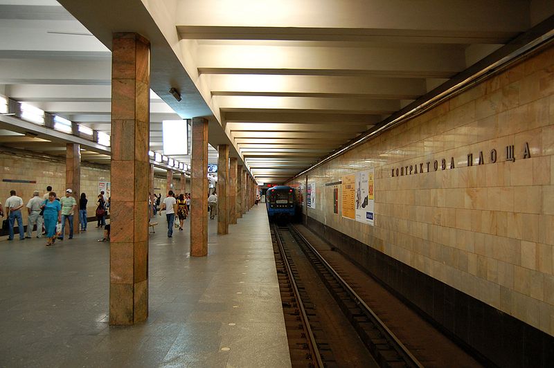 У київському метро зупиняли рух поїздів