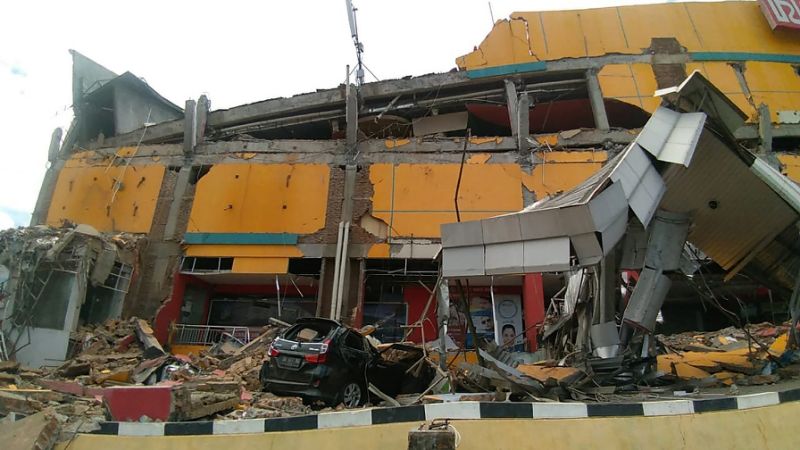 Землетрус в Індонезії: диспетчер допоміг літаку злетіти, а сам загинув