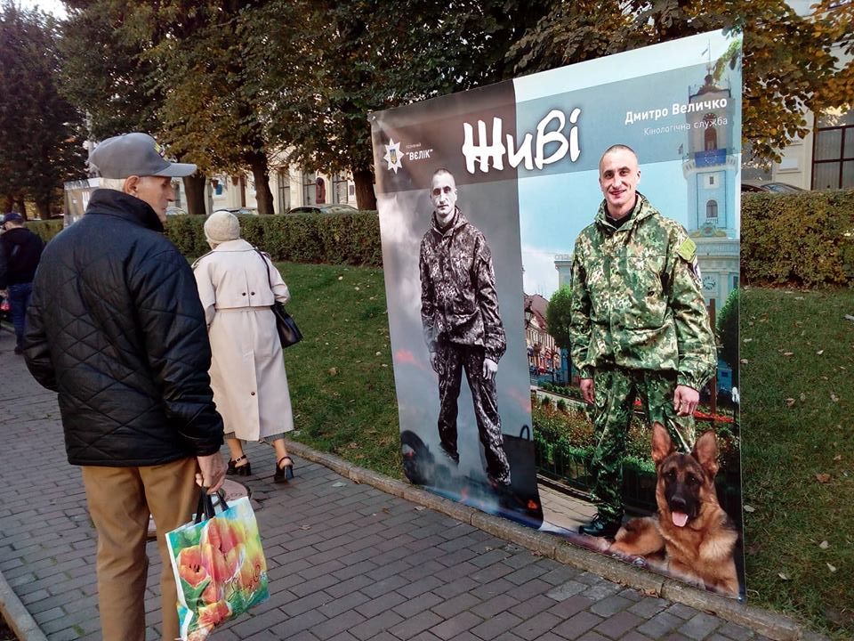 У Чернівцях відкрилася фотовиставка портретів воїнів “Живі”