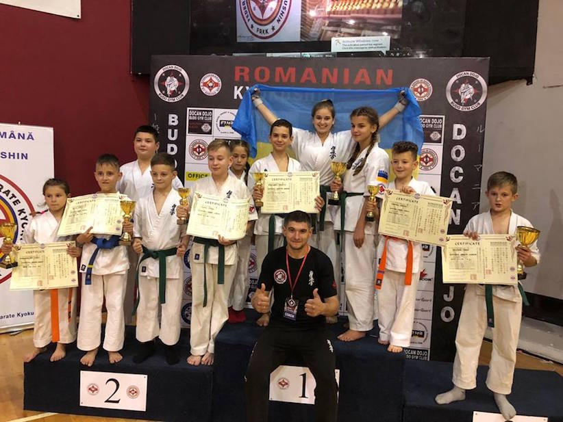 Буковинські каратисти вибороли 10 медалей на відкритому чемпіонаті Румунії