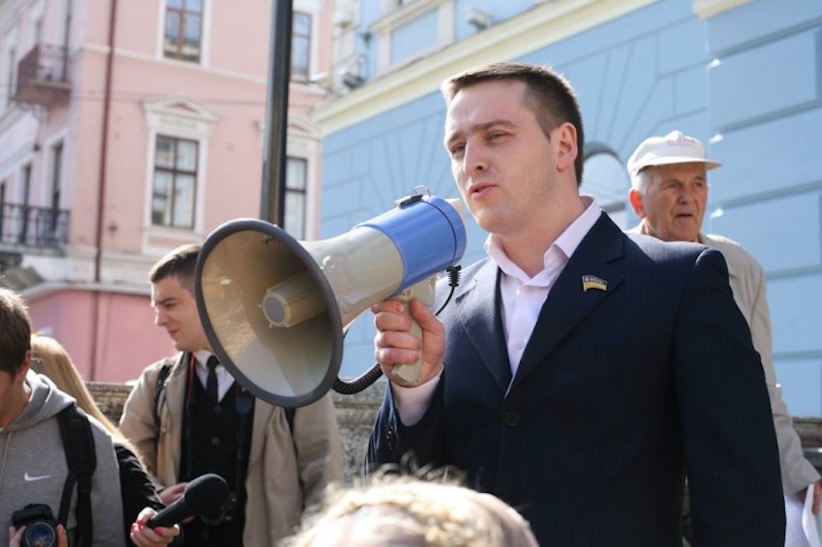 Володимир Бешлей, якого нещодавно поновили на посаді у Чернівецькій міськраді, звільнився