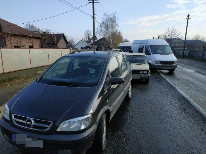 У селі Бояни зіткнулися три автівки: люди не постраждали