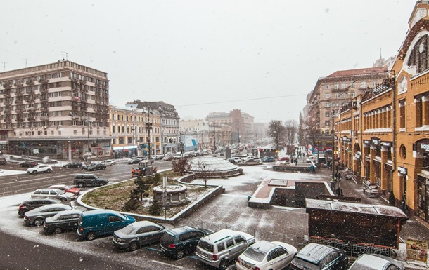 У Києві вранці випав перший сніг