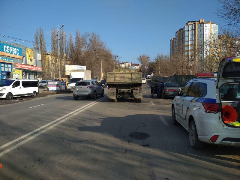 ДТП на Винниченка у Чернівцях: рух ускладнено