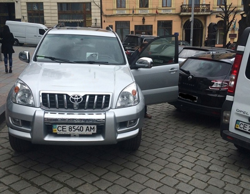 У Чернівецькій міськраді Продану, Бешлею та Бабюк хочуть видати комфортабельні автівки