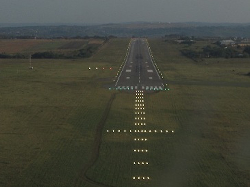 Аеропорт “Чернівці” – восьмий в Україні, який використовує світлосигнальну систему високої інтенсивності
