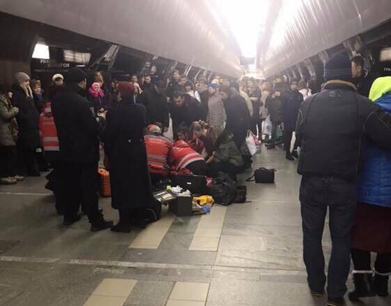 У столичному метро померла дівчинка з Чернівців