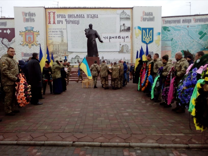Чернівці прощаються з воїном Віталієм Василевським (фото)