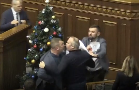 У Раді побилися депутати з “Опоблоку” і коаліції (відео)