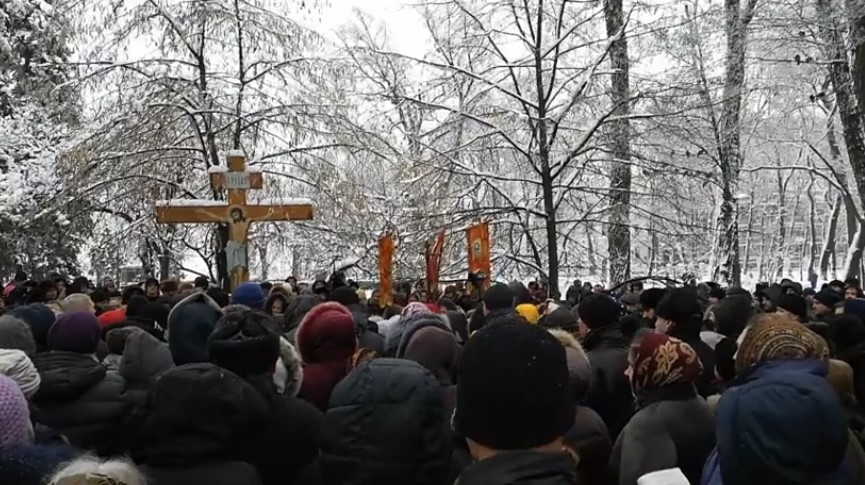 Під Радою мітингують представники УПЦ Московського патріархату