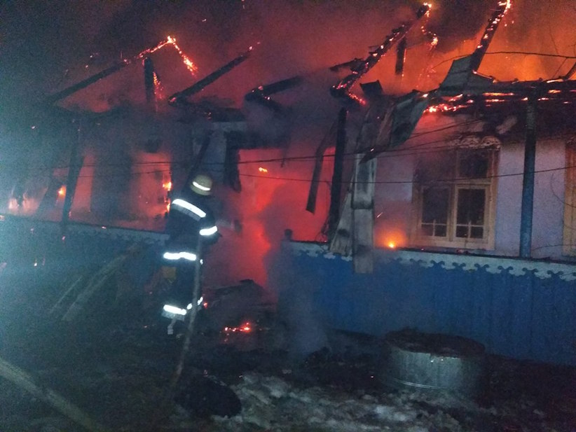 У пожежі на Буковині згорів дім: сім’я залишилася без оселі