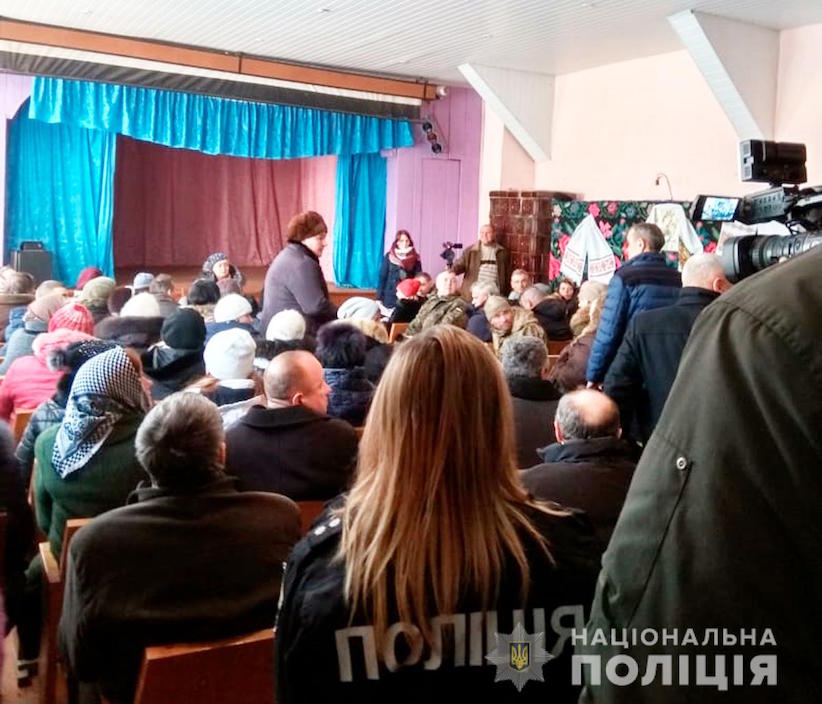 Чернівецька журналістка заявила про перешкоджання професійній діяльності на зборах церковної громади – поліція
