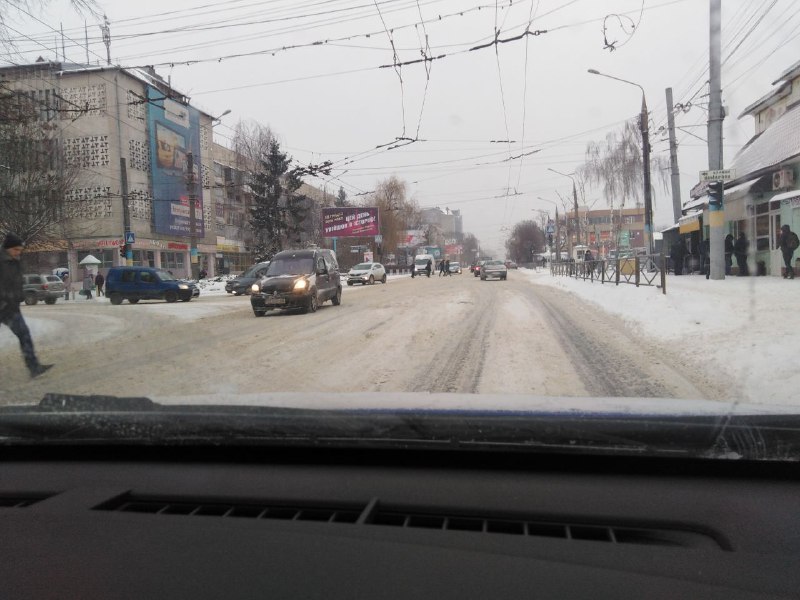 Патрульні поінформували про стан доріг у Чернівцях (фото)