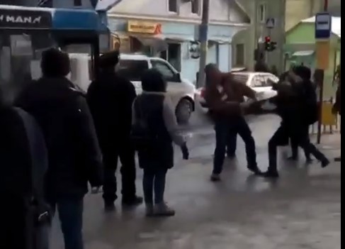 У Чернівцях побилися водій маршрутки та пасажир (відео)