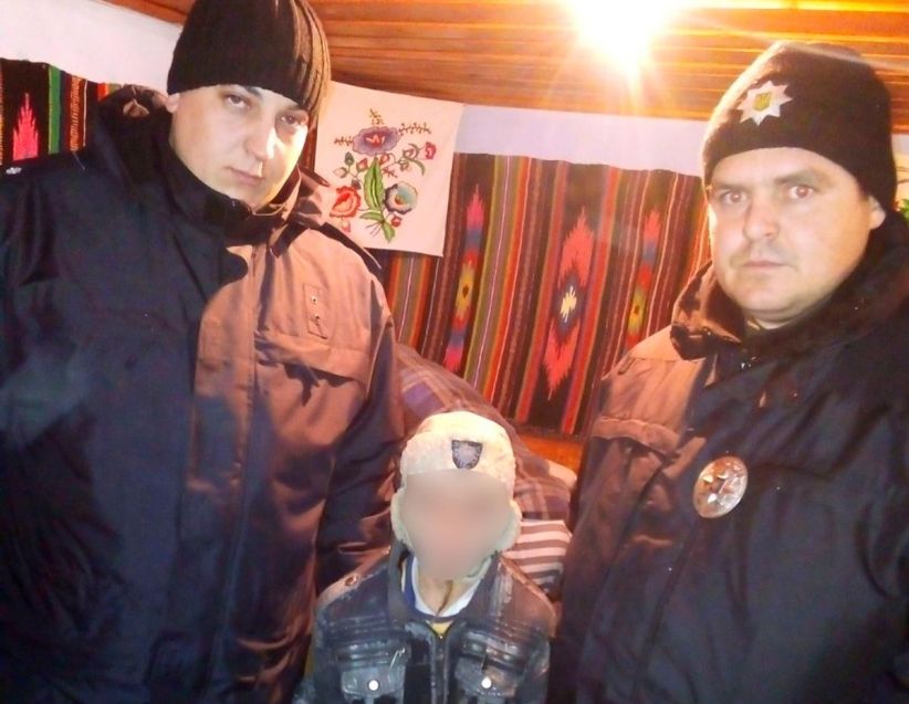 На Герцаївщині правоохоронці повернули матері зниклу дитину