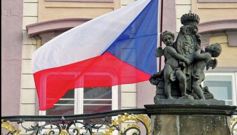“Це нісенітниця”: у Чехії відреагували на намагання рф заборонити передачу зброї Україні