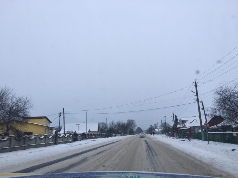 Сніг, ожеледиця, не видно розмітки: стан доріг на Буковині станом на 23 січня