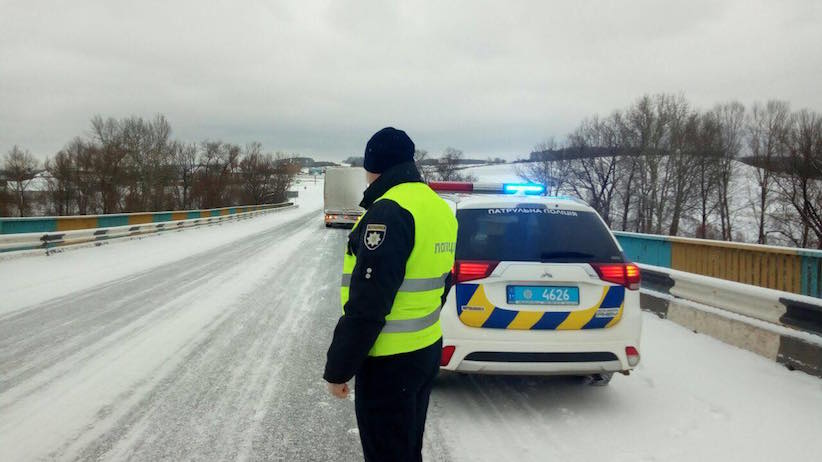 Патрульні повідомляють про ситуацію на дорогах Буковини: ускладнень немає