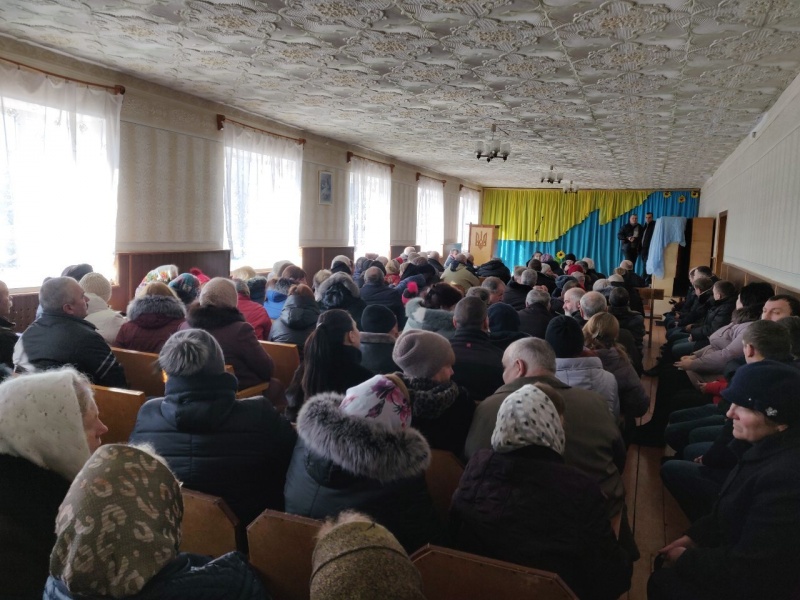 На Буковині намагаються сфальсифікувати перехід громади до ПЦУ: на зборах присутні провокатори