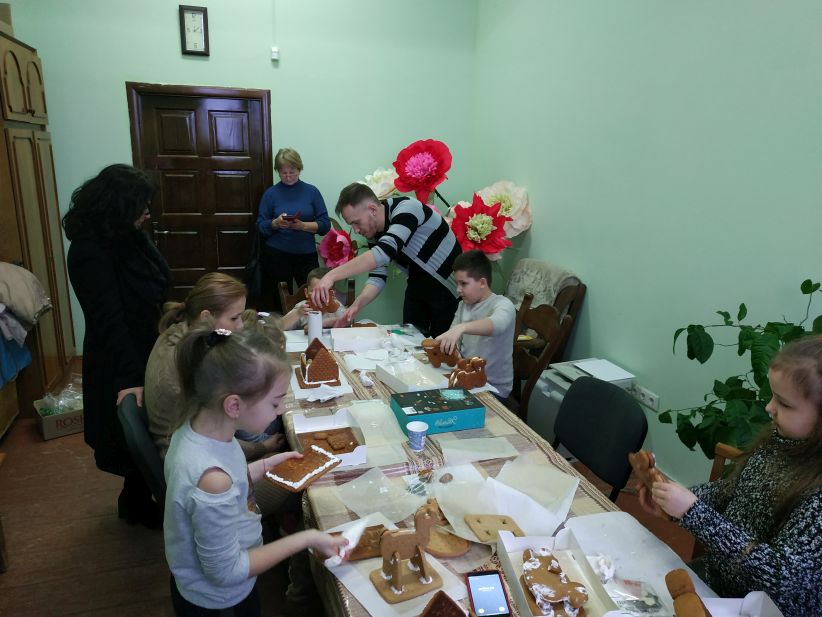 У Чернівцях для дітей учасників АТО провели майстер-клас з розпису пряників