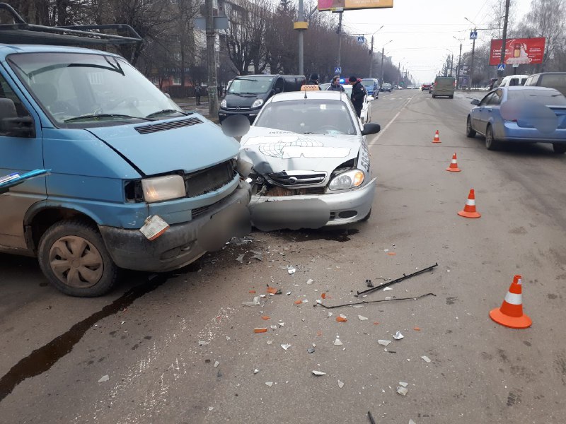 У Чернівцях на Героїв Майдану в ДТП постраждали двоє водіїв (фото)