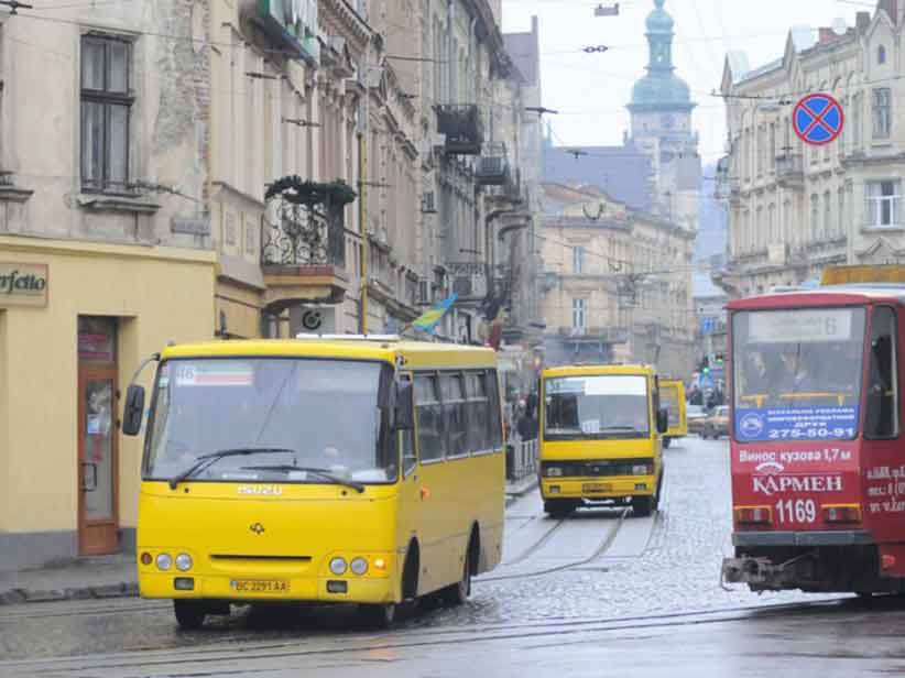 У Львові водій маршрутки висадив усіх пасажирів через зауваження про паління