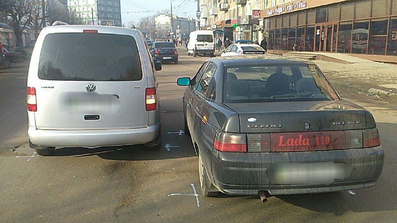 Чергова ДТП у Чернівцях: на проспекті Незалежності зіткнулися дві автівки