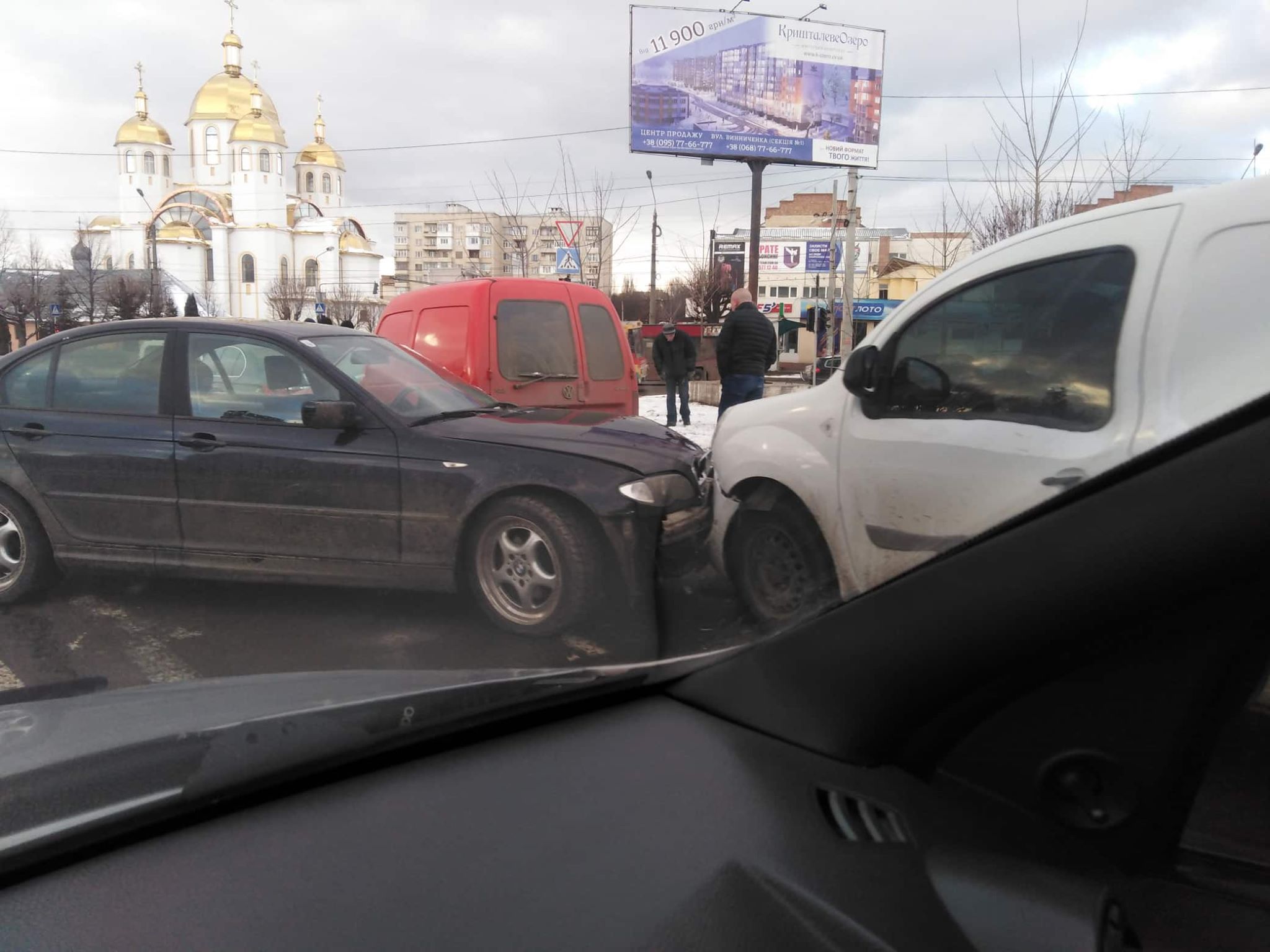 У Чернівцях на Воробкевича зіткнулися чотири автівки (фото)