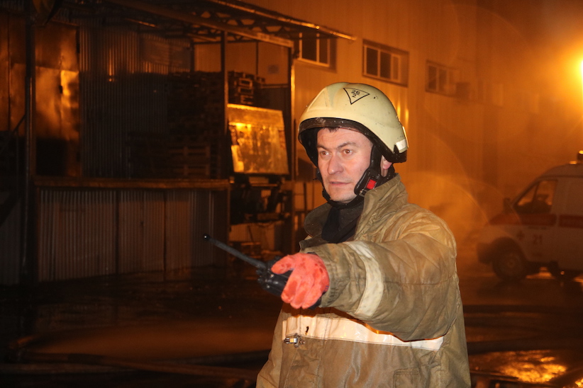 Пожежа на складах у Києві: є загроза обвалу конструкцій