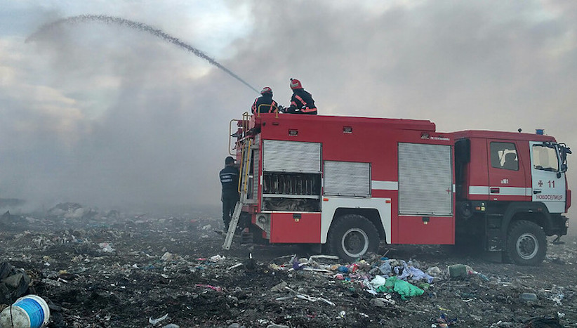 На Буковині у селі Маршинці загорілося сміттєзвалище