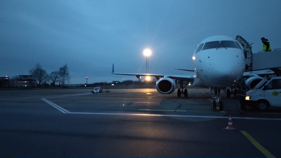Максим Бурбак надіслав до Кабміну запит щодо ремонту злітно-посадкової смуги Чернівецького аеропорту