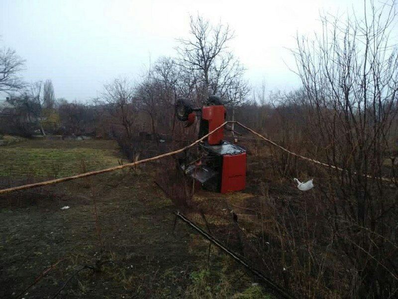 У Чернівцях неподалік Калинівського ринку перекинувся трактор: пошкоджено газопровід