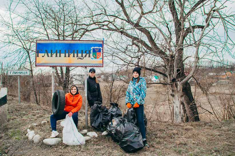 #чисточелендж: На Буковині у селі молодь започаткувала акцію з прибирання