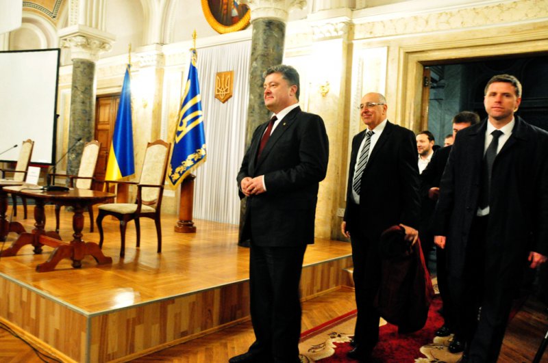 Буковину у рамках передвиборчої кампанії відвідає Порошенко