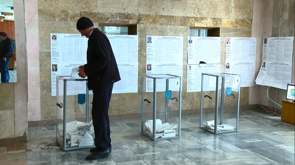 У ЦВК назвали кількість зіпсованих бюлетенів під час першого туру виборів
