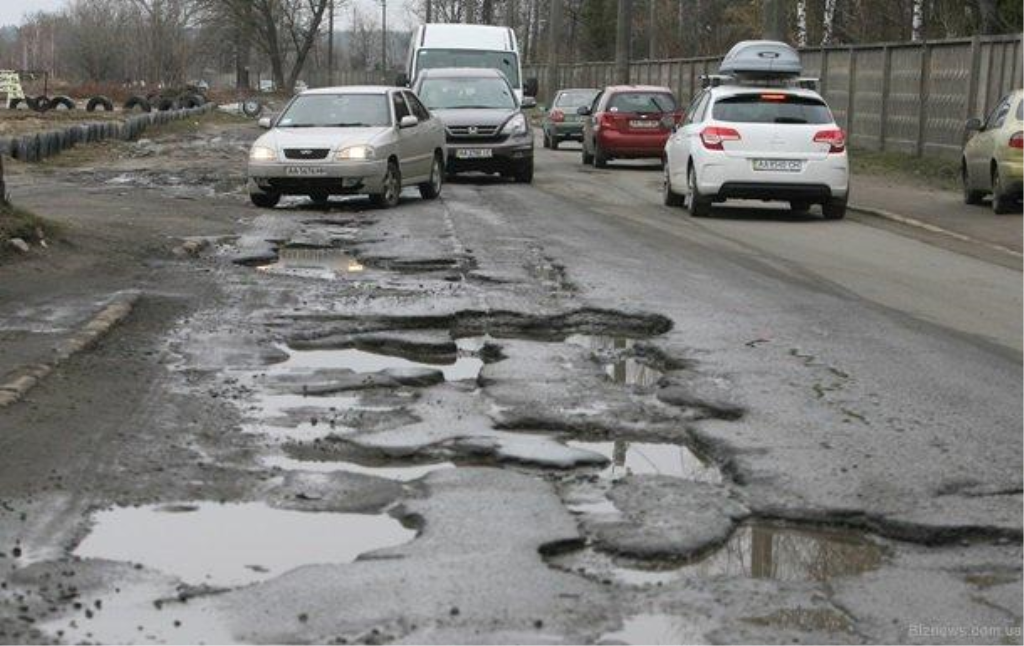 Чернівчани вимагають відремонтувати всі дороги в місті – петиція