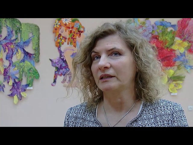 У Чернівцях представили виставку художниці, яка віднайшла нову техніку в живописі