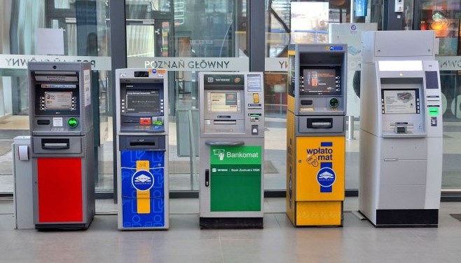 У Польщі в меню банкоматів з’явилася українська мова