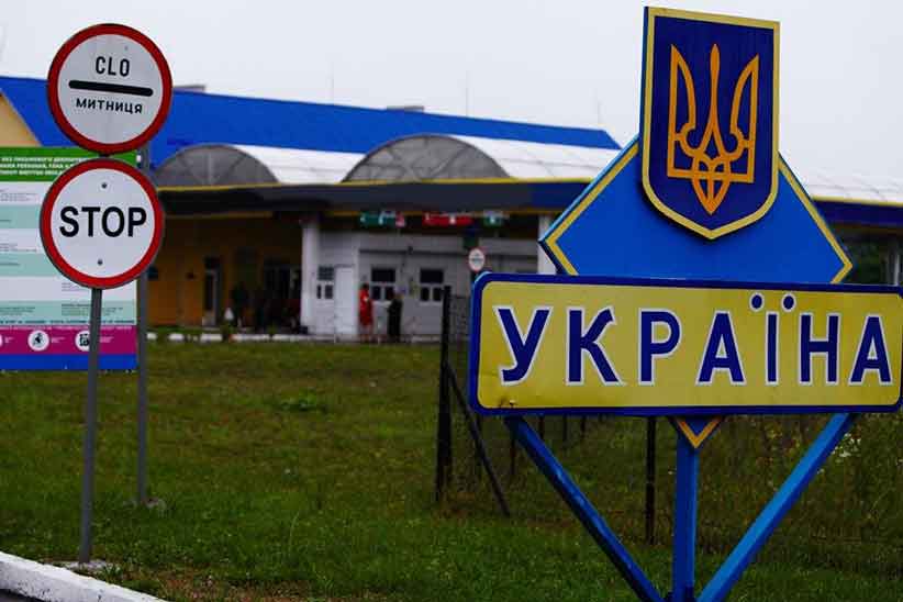 В Україну на постійне проживання прибуває більше іноземців, ніж виїжджає українців